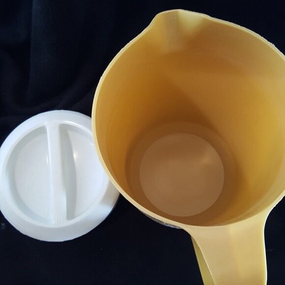 Vintage Rubbermaid 2.25 Quart Harvest Gold Pitcher Strainer White Lid J2445 8 - Picture 3 of 6